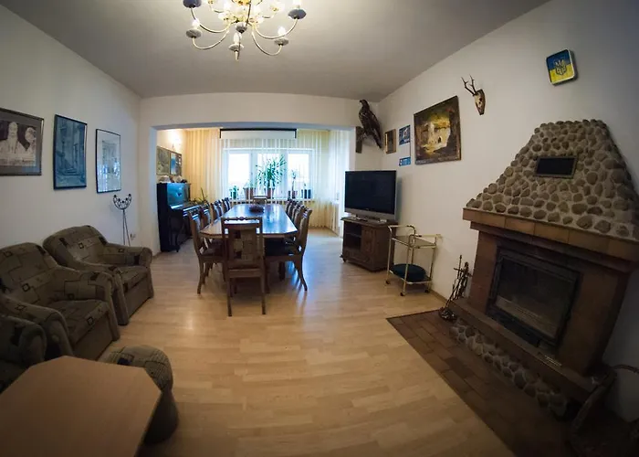 Kawiarni Muzealnej منزل للإقامة Goluchow